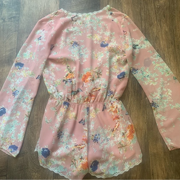 🚨FINAL PRICE🚨 Cotton Candy Pink Floral Romper Size M - Picture 2 of 4
